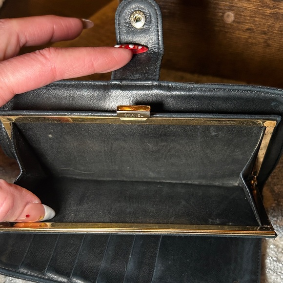 309. CHANEL Black Caviar Leather wallet - Picture 11 of 12